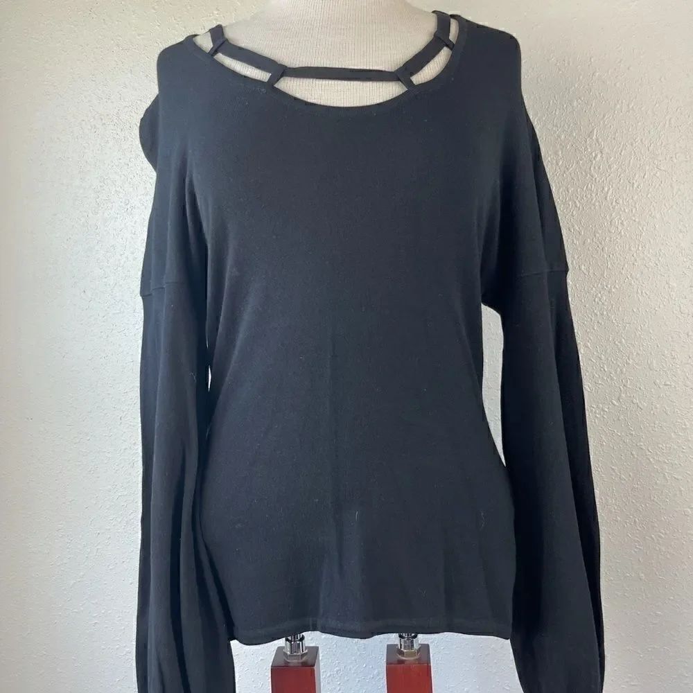 NWT Cyrus Women’s Top Size M